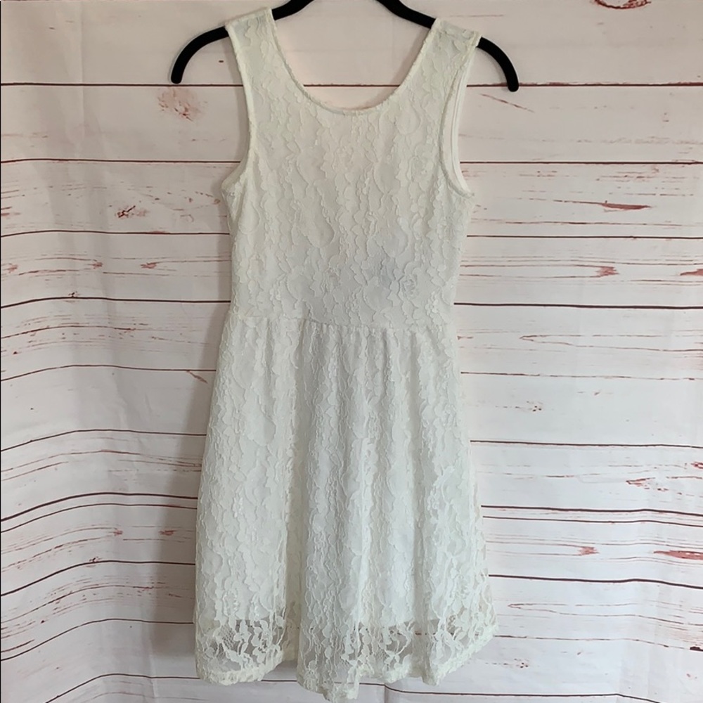 Off White Lace Bow Back Flare Sleeveless Dress